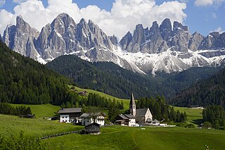 <span class="mw-page-title-main">Dolomites</span> Mountain range in the Italian Alps