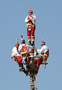 Danza de los Voladores (Flying Men) starting their dance, Teotihuacan