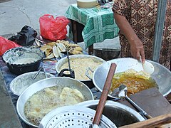 Menggoreng bakwan