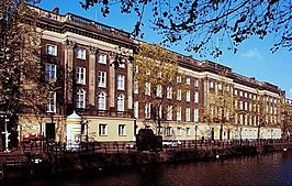 Voorgevel van het Paleis van Justitie aan de Prinsengracht 432-436. Foto: bmz.amsterdam.nl.