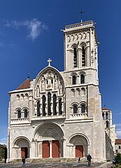 La basilique sur le point culminant.