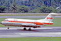 Pesawat Fokker F-28 dalam persiapan mendarat di Bandara Internasional Changi, Singapura