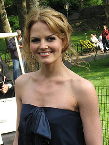 Jennifer Morrison interprète Zoey Pierson.