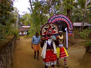 <span class="mw-page-title-main">Poothan and Thira</span> Indian folk dance