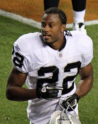 <span class="mw-page-title-main">Taiwan Jones</span> American football player (born 1988)