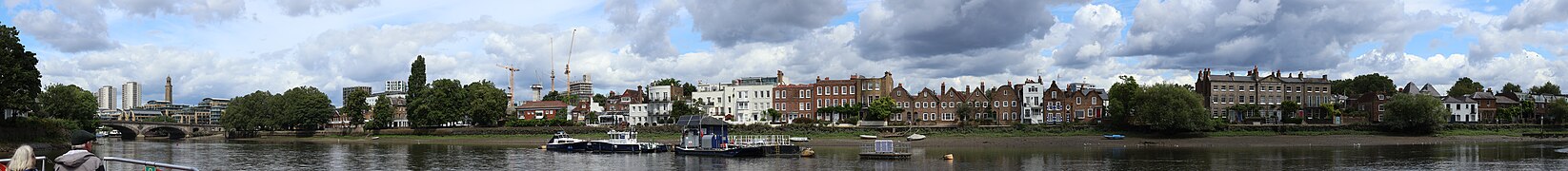 Panorama of the View from the River Thames in Richmond (7 August 2023) 01.jpg