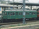 1998年に緑色1色の塗装に変更されたモハ108号