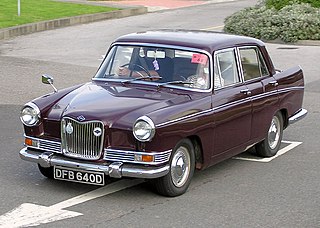 <span class="mw-page-title-main">Riley 4</span> Motor vehicle