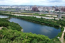 Former limestone mining site in Zuoying, Kaohsiung BanPingLake.jpg