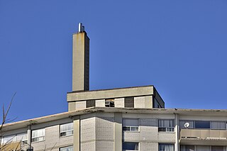 Chimney structure that provides ventilation for exhausting the hot or toxic flue gases, aerosols and smokes produced by a boiler, stove, furnace or fireplace inside a building to the outside atmosphere