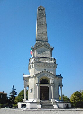 Památník s kostnicí na Monte Belvedere