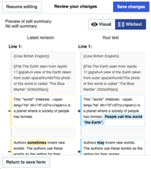 Zrzut ekranu pokazujący tę samą zmianę w postaci dwukolumnowego widoku porównania wikikodu.