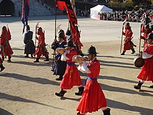 Korean military procession with Charonia trumpets Gyeonbokgung-March-01.jpg