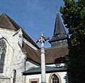 Croix monumentale dans l'enclos de l'église Saint-Germain.