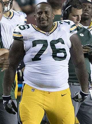 <span class="mw-page-title-main">Mike Daniels (American football)</span> American football player (born 1989)