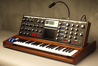 <span class="mw-page-title-main">Minimoog Voyager</span> Monophonic analogue synthesizer