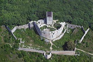 <i>Bergfried</i> Type of fortified tower