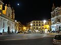 Veduta serale della piazza Garibaldi, dopo i lavori di ripavimentazione del 2009 che hanno visto l creazione de La grande piazza.