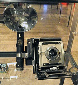 Crown Graphic flash, 1948 - Musée Nicéphore Niépce - DSC06014.JPG