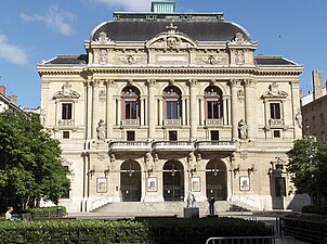 La place des Célestins et son théâtre à l'italienne.