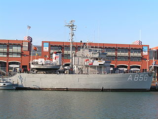 <i>Onversaagd</i>-class minesweeper Ship class of minehunters