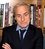 Sir Harold Evans, jurnalis dan penulis yang merupakan editor The Sunday Times dari tahun 1967-1981.