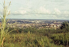 Vue sur Yaoundé depuis le château d'eau en octobre 1973 (3).jpg