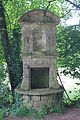 Puits situé dans l'enclos de la chapelle Notre-Dame-de-Manéguen.