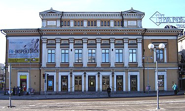 Åbo Svenska Teater är en del av shoppingcentret i Hansakvarteret, bilden visar fasaden mot Salutorget.