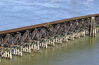 <span class="mw-page-title-main">Trestle bridge</span> Bridge of short spans supported by rigid frames