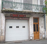 17 bv de l'Hôtel de ville, Vichy - porte de garage rock & love .jpg