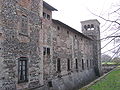 Castello di Cavernago: vista laterale