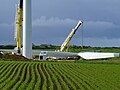 Le parc éolien de Plouarzel, une éolienne en cours de montage 1.