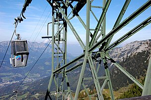 Gondel der Jennerbahn unmittelbar vor der Bergstation