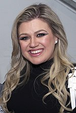 Thumbnail for File:Kelly Clarkson 2018 DoD Warrior Games Opening Ceremony 14 - Cropped 01.jpg