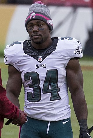 <span class="mw-page-title-main">Kenjon Barner</span> American football player (born 1989)