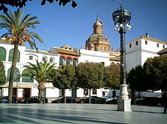 English: Plaza de arriba y cúpula de El Salvador. Español: Plaza de arriba y cúpula de El Salvador.