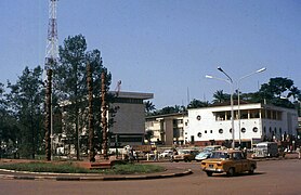 Rond-point de la Poste à Yaoundé en février 1973.jpg