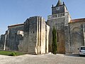 Vestiges d'un ancien prieuré ou chapelle latérale côté .nord