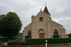 L'église en face du monument Bois Belleau.