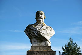 Buste de Charles Bertrand dans les jardins du Casino.