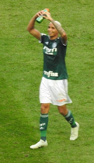 <span class="mw-page-title-main">Deyverson</span> Brazilian footballer (born 1991)