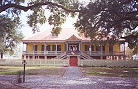 Main building at "Laura" Creole plantation, in Vacherie, St. James, 2002 photograph LauraPlanationHouse.jpg