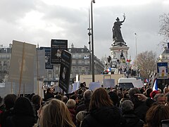 À 14 heures 15, la place de la République déjà pleine.