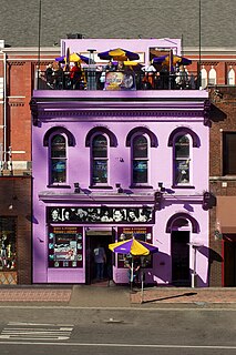 Honky-tonk Type of bar that provides musical entertainment and a style of music played there