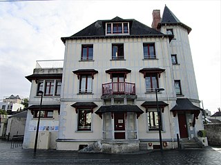 Centre Léo Lagrange et Radio Béton, sur la rue Kennedy.