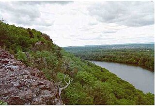 <span class="mw-page-title-main">Metacomet Ridge</span> Mountain range in Connecticut and Massachusetts, United States