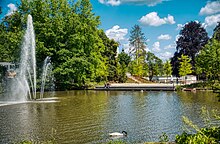 Kurpark von Bad Schwalbach mit blick auf den Kurweiher.