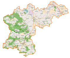 Mapa konturowa powiatu jaworskiego, po lewej nieco u góry znajduje się punkt z opisem „Pomocne”