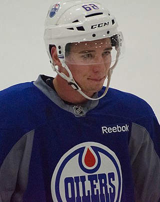 <span class="mw-page-title-main">Tyler Pitlick</span> American ice hockey player (born 1991)